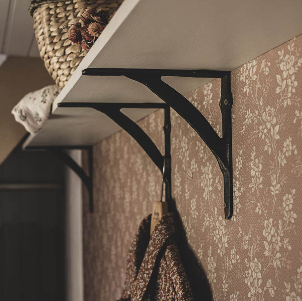 Hylleknekt støpejern